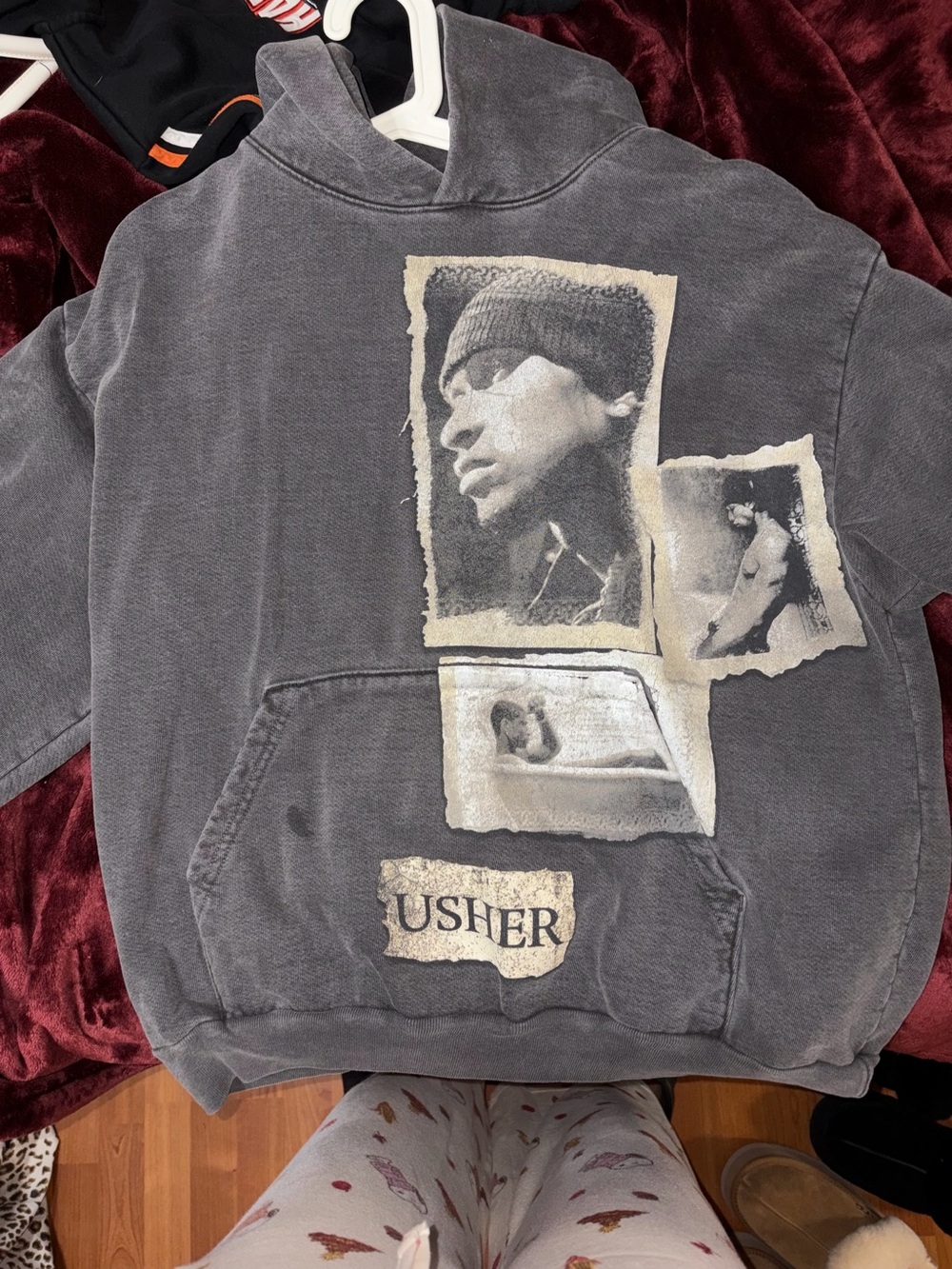Usher Men's Crewneck Sweatshirt in Charcoal with Cream Graphic